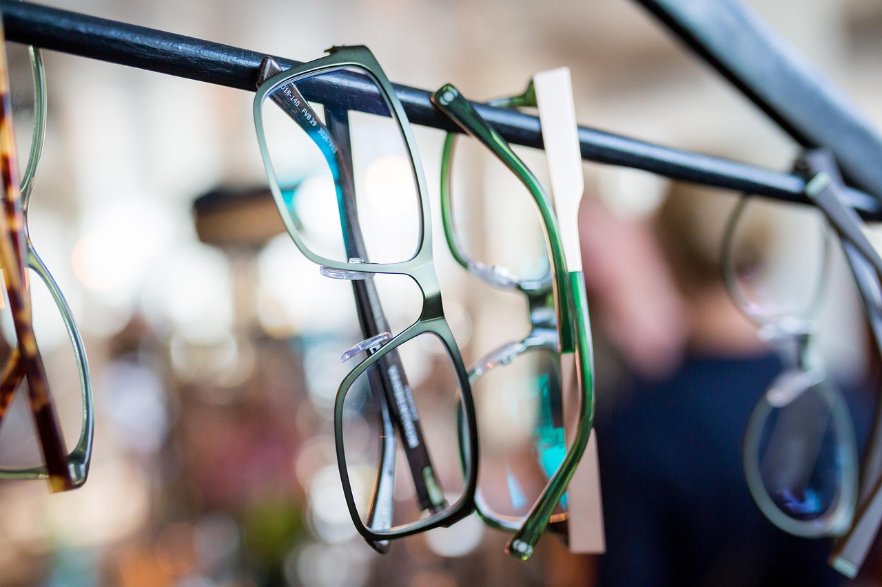 Dagli abiti agli accessori, durante la settimana della moda ogni dettaglio contribuisce a raccontare lo stile di una stagione.